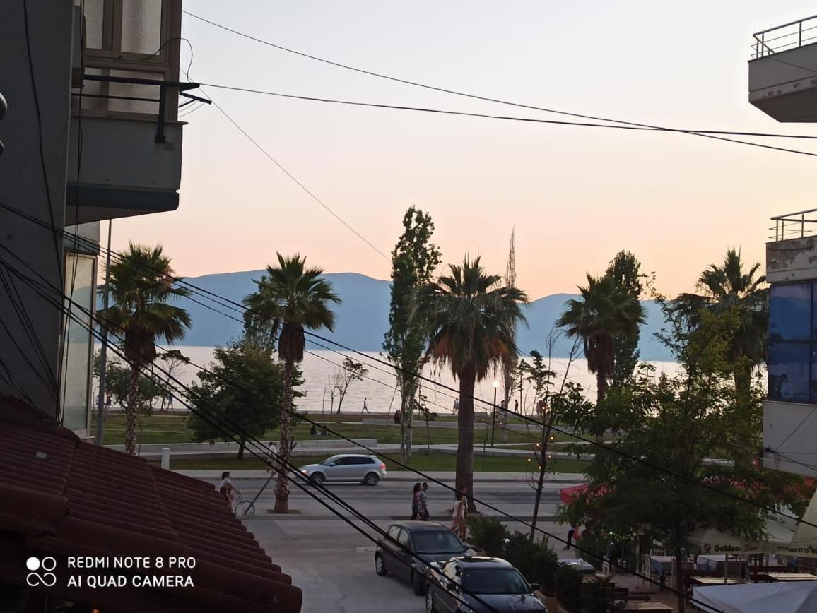 Vivi La Tua Vacanza Con L'Appartamento 1 Di Ervin! Enjoy Your Holiday With Ervin'S Apartment 1! Vlorë エクステリア 写真